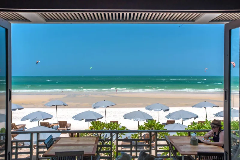 ที่พัก Pet Friendly หัวหิน | แนะนำ 5 โรงแรมหัวหินติดทะเล 2566 น้องแมว สุนัขเข้าพักได้ วิ่งเล่นริมชายหาด สนุกสุดๆ